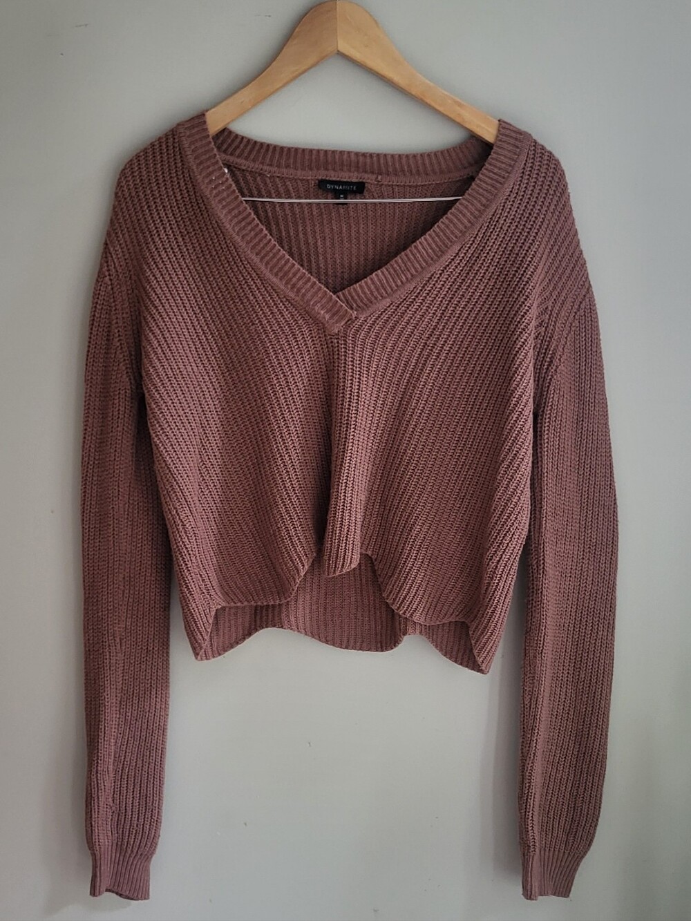 Dynamite -V-Neck Cropped Sweater in Mauve